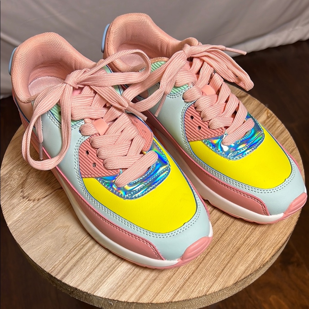 NWOT Berness Queen Women’s Sneakers…Vibrant Pink and Yellow…Size 6…90s